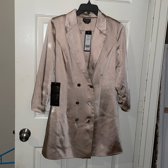 Champagne satin blazer dress - Picture 3 of 9